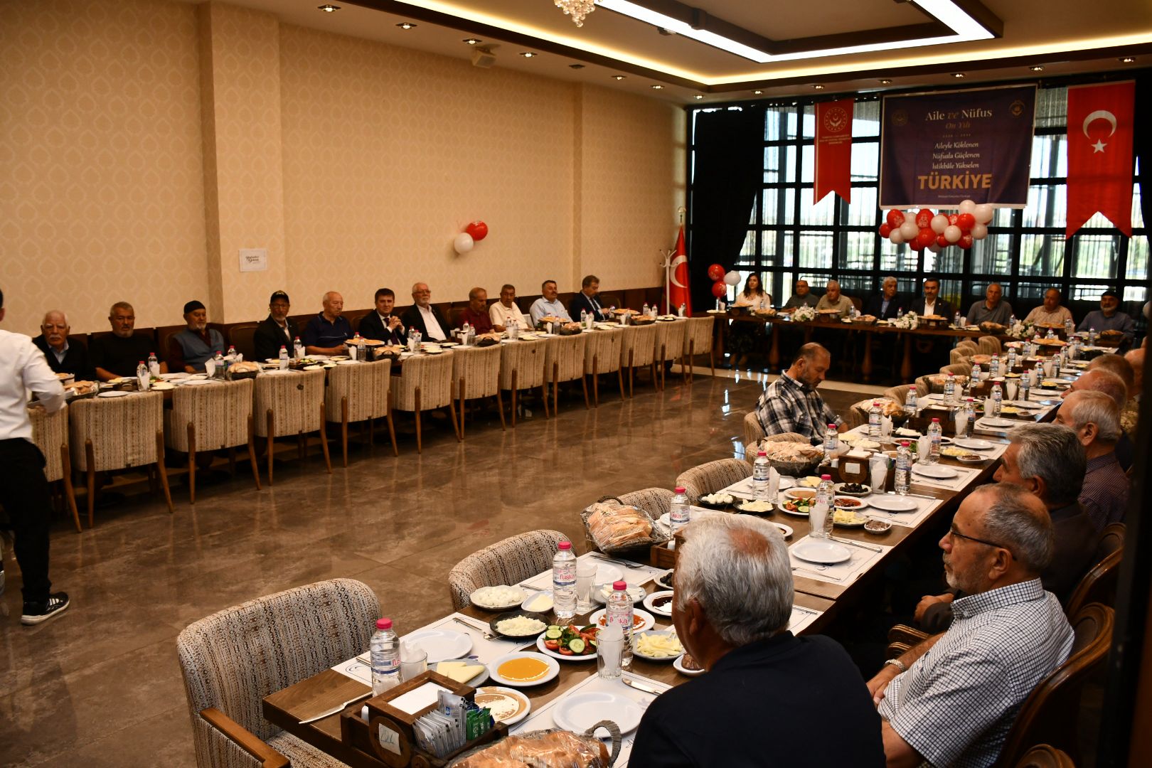 Babalar Günü dolayısıyla şehit babalarımızla kahvaltı programında bir araya gelindi.