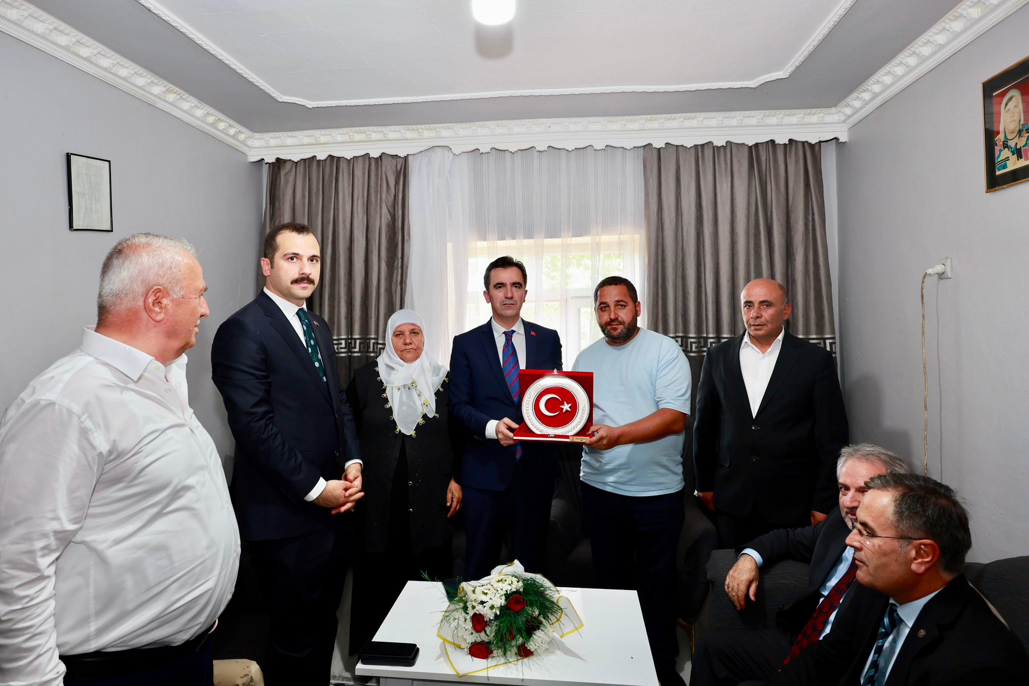 Valimiz Sayın Ahmet Karakaya, şehit Güvenlik Korucusu Süleyman Demir'in kıymetli ailesini ziyaret etti 