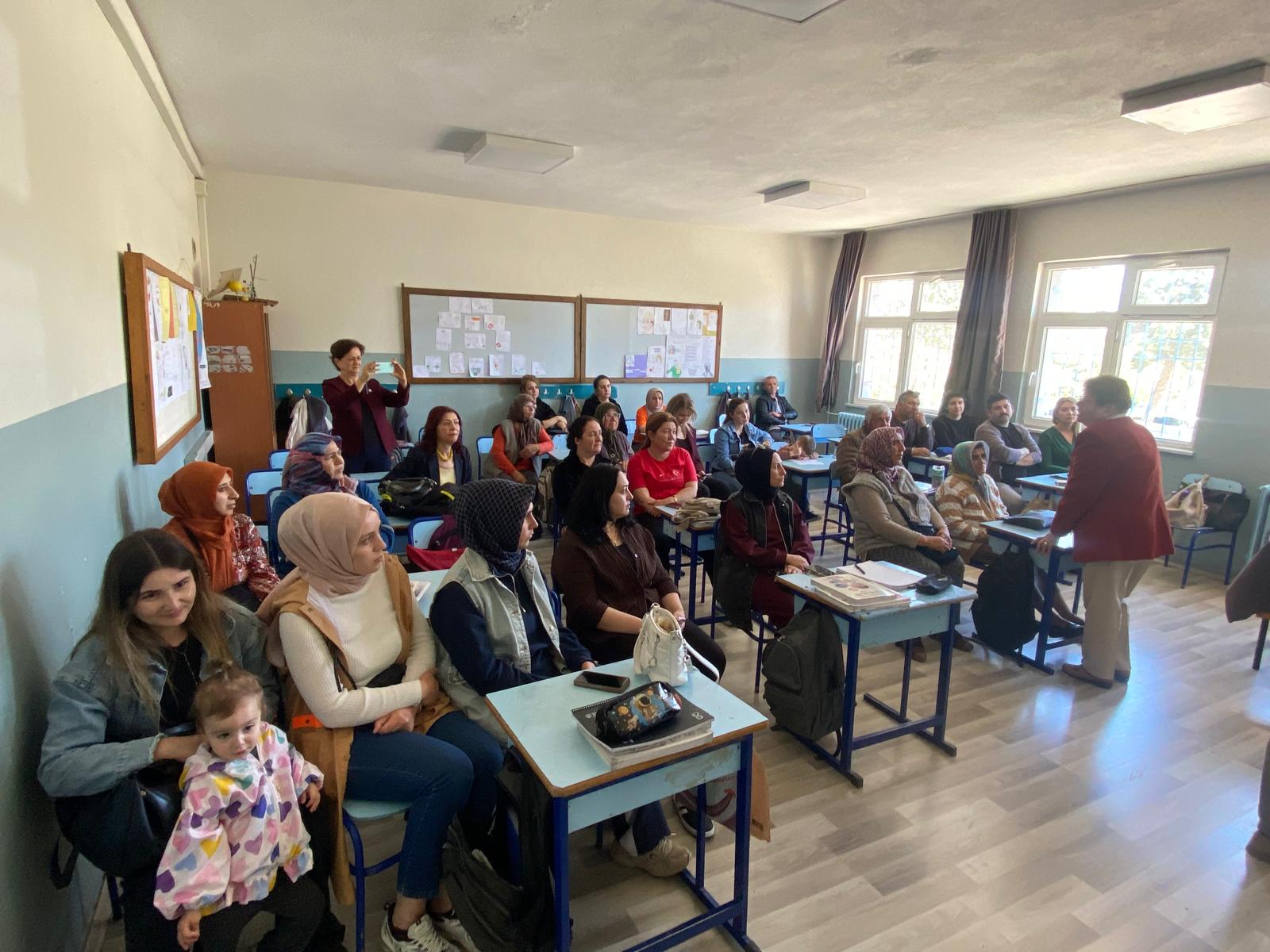 Velilere Yönelik “Aile İçi İletişim” Eğitimi Düzenlendi