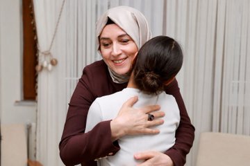 Valimiz Sayın Cahit Çelik’in eşi Nermin Çelik Hanımefendi,koruyucu ailelik görevini sevgiyle sürdüren KANHAN ve ALTMIŞKARA ailelerni ziyaret etti.
