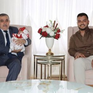 Güçlü Aile, Güçlü Toplum, Güçlü Türkiye 2026/4 Sayılı Genelge kapsamında Milli Aile Haftası’nda; Vali Yardımcısı Uğur Tutkan, Evlenecek Gençlerin Desteklenmesi Projesi’nden yararlanan ve bebek sahibi olan aileleri ziyaret etti. Ziyarete İl Müdür Yardımcımız Hasip AKÇA da katıldı.     - fotoğraf 2