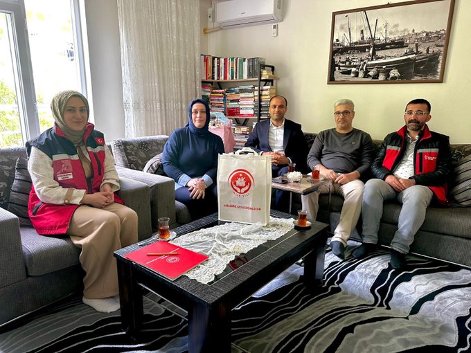 Kurban Bayramı dolayısıylaSosyal Hizmet Merkezi Müdürlüğümüz tarafından şehit ailelerimiz ve gazilerimize ziyaretler gerçekleştirildi.