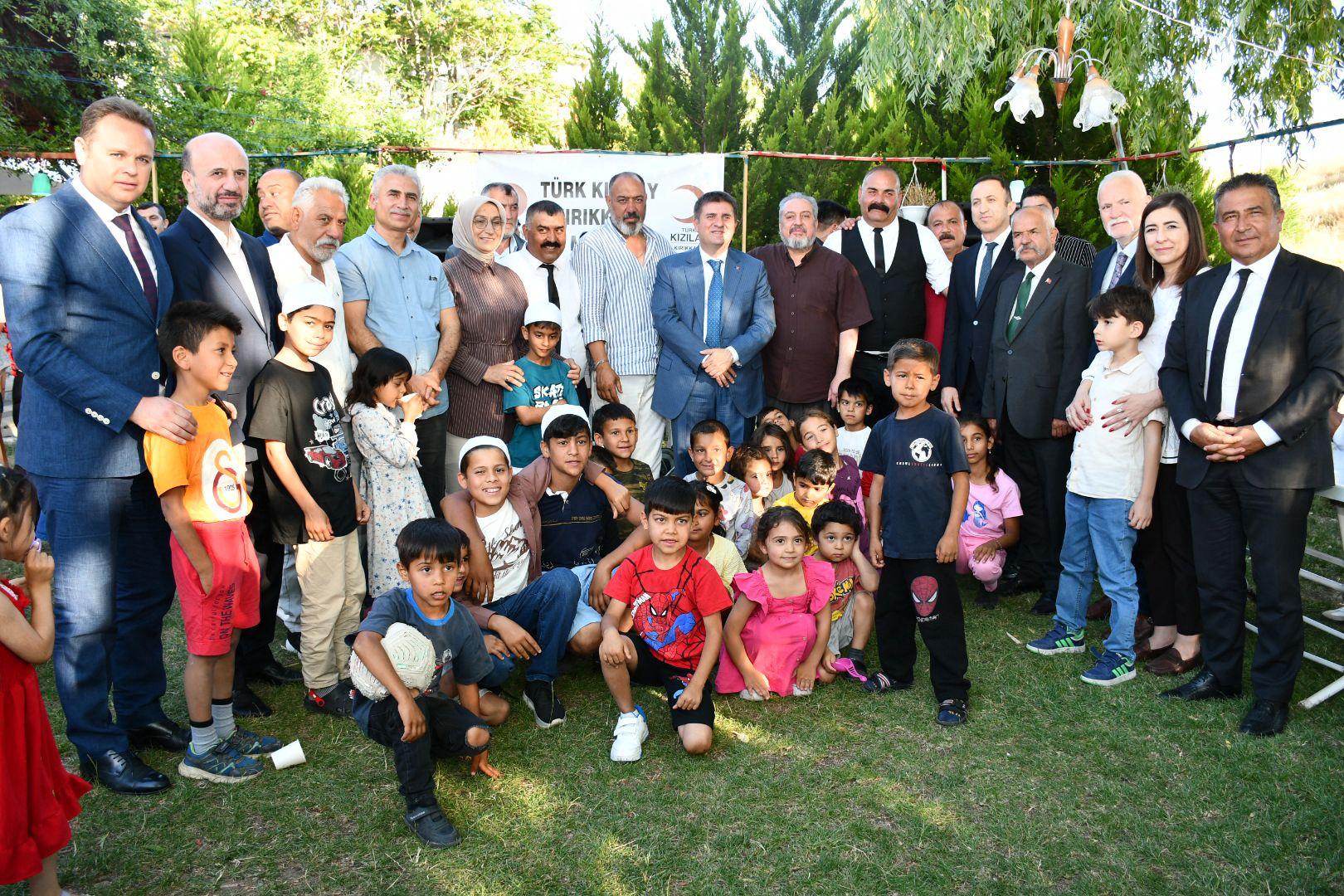 Romanlar Konfederasyonu Kırıkkale İl Başkanlığı, Türk Kızılay Kırıkkale Şubesi ve Kırıkkale Romanlar Derneği iş birliğiyle düzenlenen Aşure Günü Programı gerçekleştirildi.