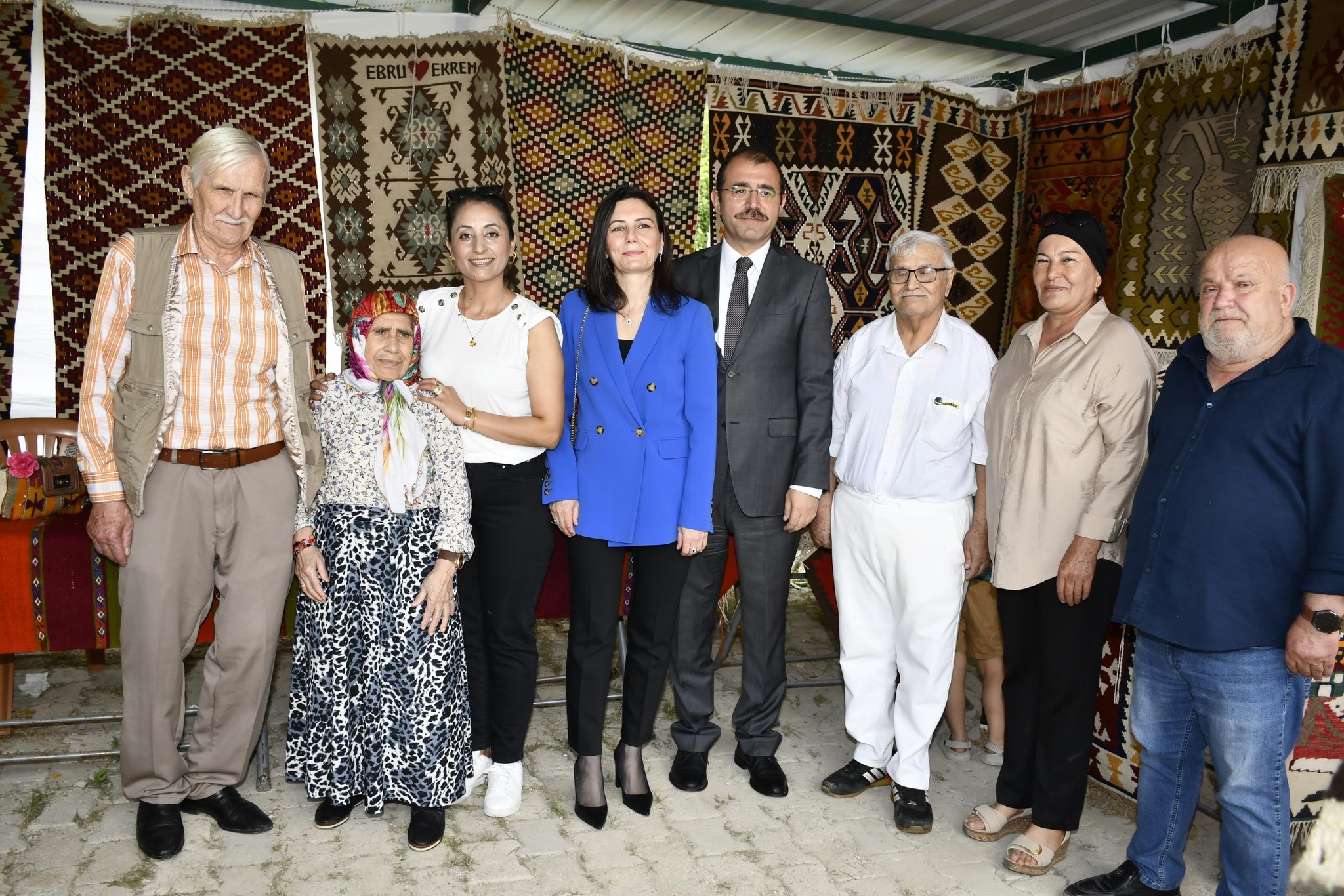 1-7 Haziran Hayat Boyu Öğrenme Haftası kapsamında Kadirli Huzurevi Yaşlı Bakım ve Rehabilitasyon Merkezi Müdürlüğünde hizmet alan kıymetli büyüklerimizle birlikte, Kadirli Halk Eğitimi Merkezi Müdürlüğü tarafından düzenlenen yıl sonu sergisini ziyaret ettik.
