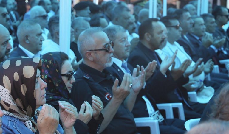 15 Temmuz Demokrasi ve Millî Birlik Günü Kapsamında Kartal Şehitliği’nde Anma Programı Düzenlendi
