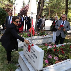 15 Temmuz Demokrasi ve Millî Birlik Günü Kapsamında Kartal Şehitliği’nde Anma Programı Düzenlendi - fotoğraf 4