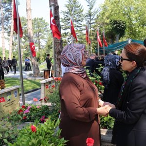 15 Temmuz Demokrasi ve Millî Birlik Günü Kapsamında Polis Şehitliği’nde Anma Programı Düzenlendi - fotoğraf 3