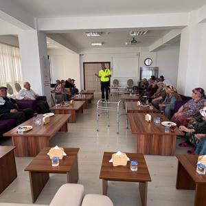 Babadağ Huzurevi Personeli ve Yaşlılarımıza Yönelik Trafik Güvenliği Eğitimi Gerçekleştirildi - fotoğraf 4