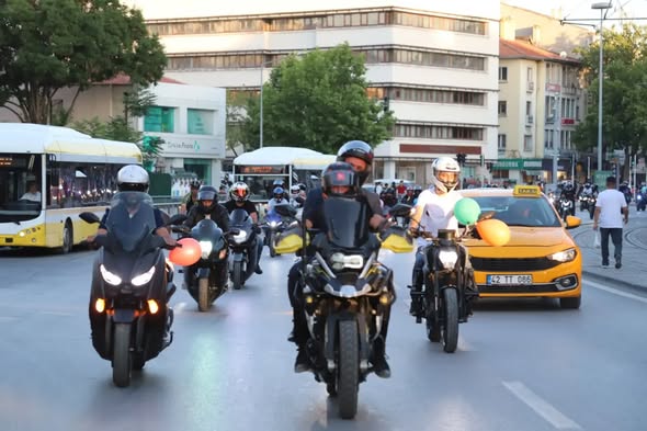 Motokonya Melekleri motorcuları ve Konya VW Kaplumbağa Fan Kulüp Üyeleri iş Birliğiyle Konya'da Farkındalık Konvoyu Düzenlendi