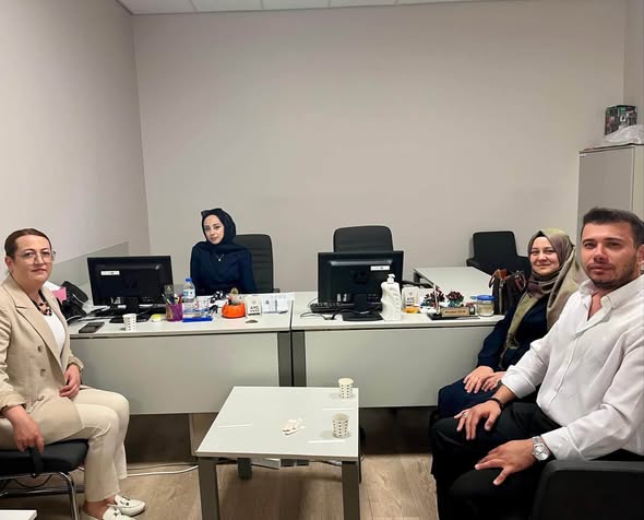 Kuruluş bakımımızdan ayrılarak çalışma hayatına ilk adımlarını atan kıymetli gençlerimizi iş yerlerinde ziyaret ettik.