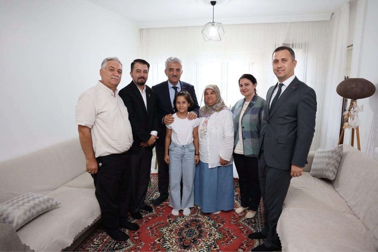 Valimiz Sayın Mehmet Makas Şehit Piyade Er Metin Kahveci’nin Kıymetli Ailesini Ziyaret Etti.