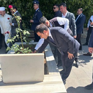 15 Temmuz Anma Programı Kapsamında Muş Şehitliği Ziyaret Edildi - fotoğraf 2