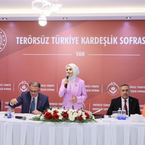 Bakanımız Göktaş, Van'da "Terörsüz Türkiye Kardeşlik Sofrası"nda konuştu: - fotoğraf 1
