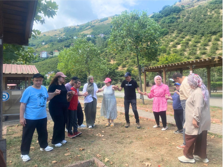 Özel Gereksinimli Bireylerimiz, Sera Gölü’nde Düzenlenen Piknik Etkinliğinde Doğayla Buluştu