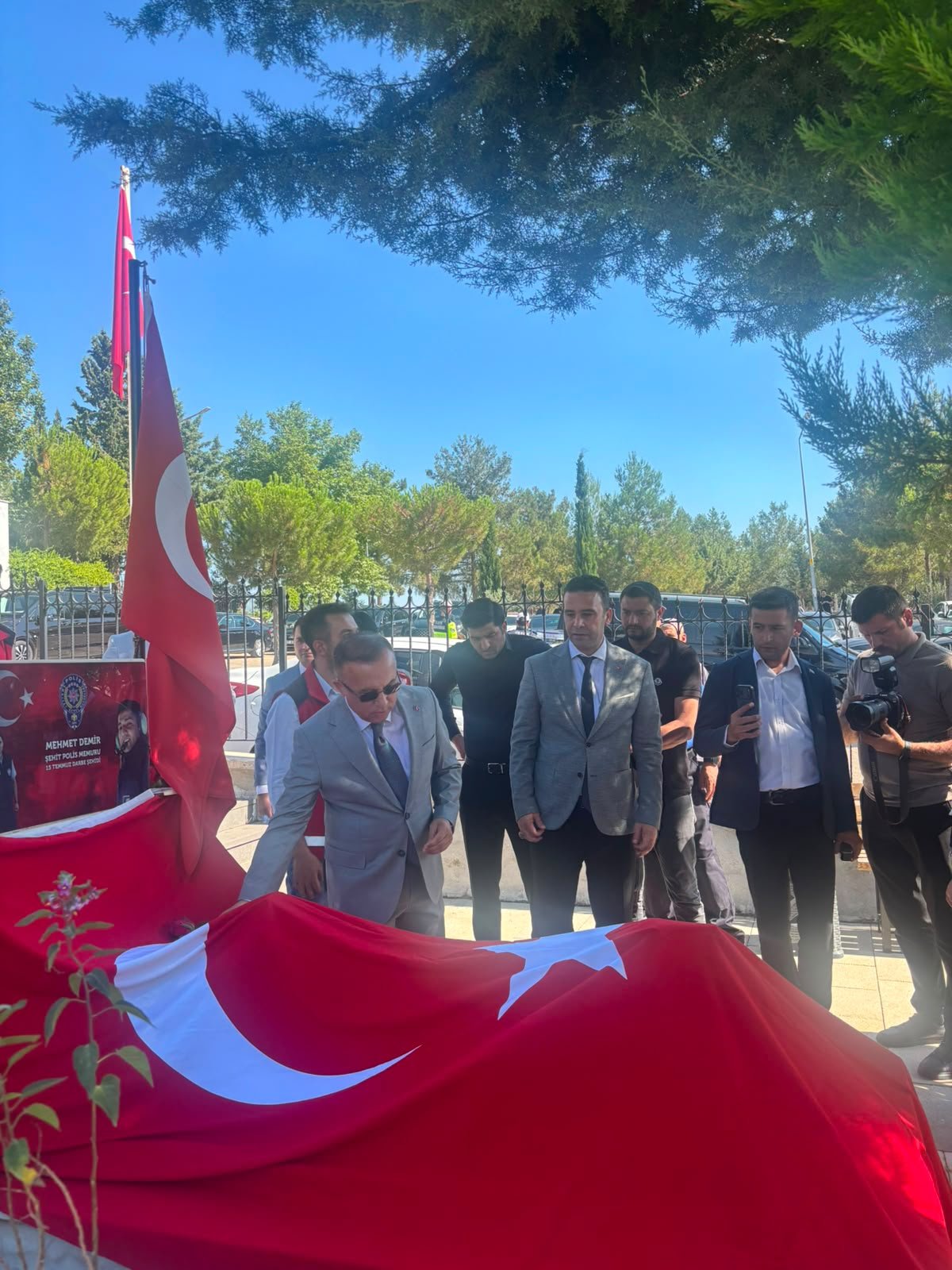 Şehitlerimizin Huzurunda, Dualarla…