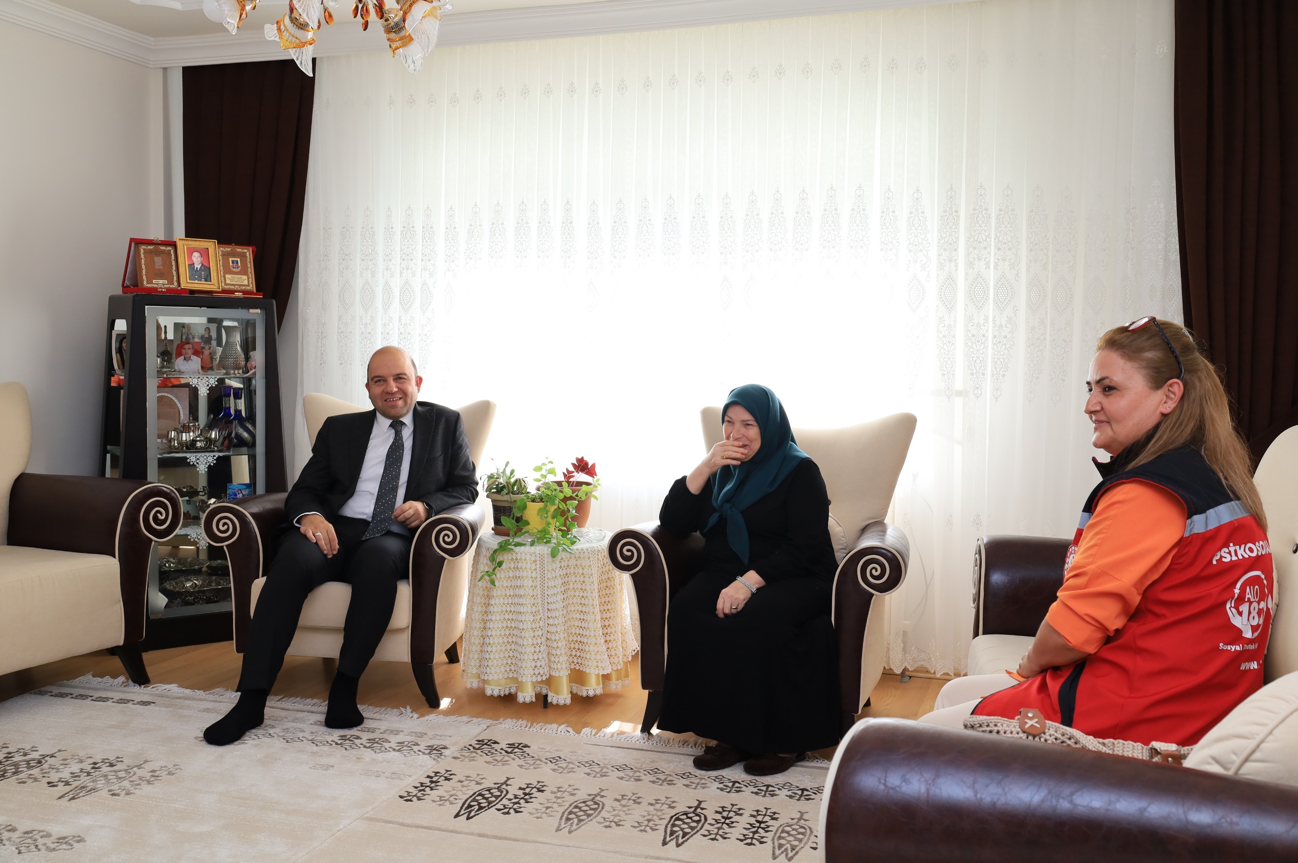 Kahraman Şehidimiz Tamer Meriç’in bizlere emaneti olan kıymetli annesini ziyaret ederek ellerinden öptük.