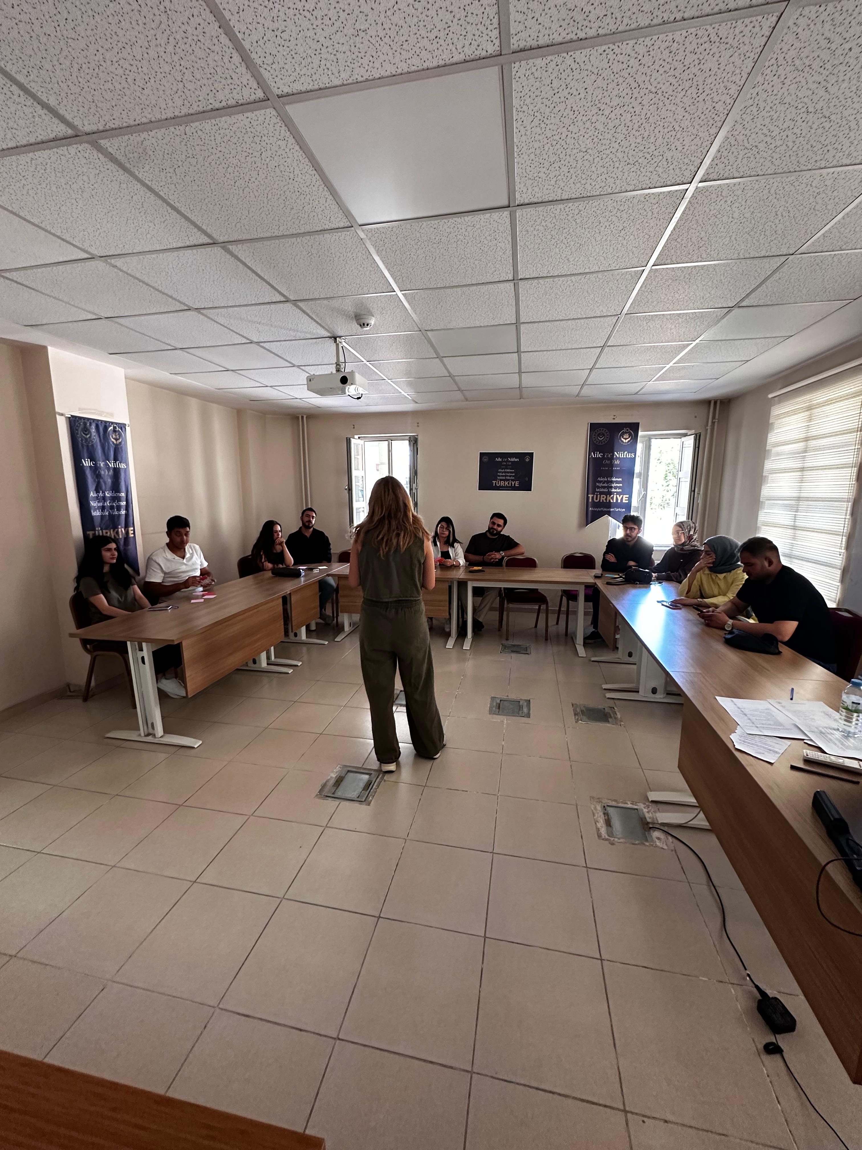 “Evlenecek Gençlerin Desteklenmesi Projesi” kapsamında, projeden faydalanacak çiftlerimize yönelik evlilik öncesi eğitim programı gerçekleştirildi.