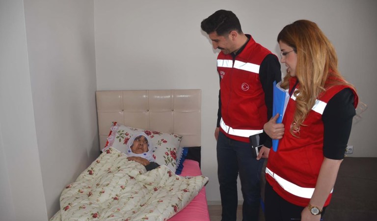 Evde Bakım Yardımı ödemeleri hak sahiplerinin hesaplarına artışlı şekilde yatırılmaya başlandı