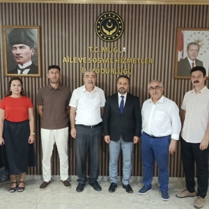 Türk Eğitim-Sen Muğla Şube Başkanı ve Türkiye Kamu-Sen Muğla İl Temsilcisi Mürsel ÖZATA ile beraberindeki heyet, Muğla Aile ve Sosyal Hizmetler İl Müdürümüz Mahmut SELÇUK’u makamında ziyaret etti. - fotoğraf 1