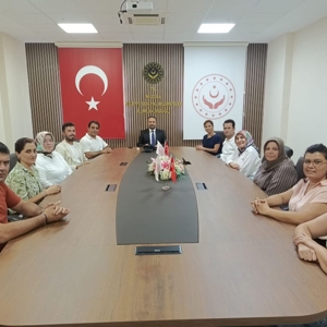 Öz Sağlık-İş Sendikası Muğla Şube Başkanı Nilüfer KAVASOĞLU ve beraberindeki şube yönetimi, İl Müdürümüz Mahmut SELÇUK’u makamında ziyaret etti. - fotoğraf 1