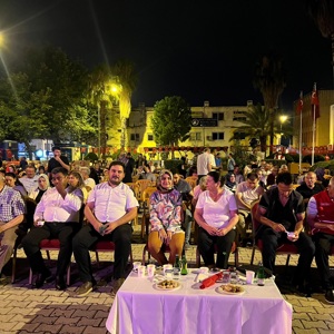 15 Temmuz Demokrasi ve Millî Birlik Günü kapsamında, Kadirli Huzurevi Yaşlı Bakım ve Rehabilitasyon Merkezi Müdürlüğü ile Kadirli Sosyal Hizmet Merkezi Müdürlüğü Kuruluş Müdürlerimiz ve personellerimiz ile huzurevi sakinlerimiz, demokrasi nöbeti programına katılım sağladı. - fotoğraf 3