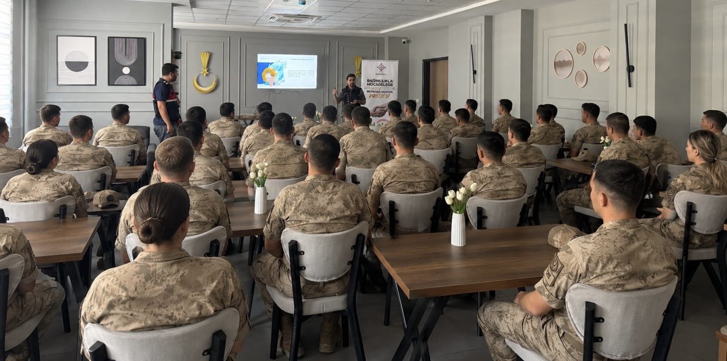 Batman Modeli Sason’da Jandarma Personeliyle Buluştu 