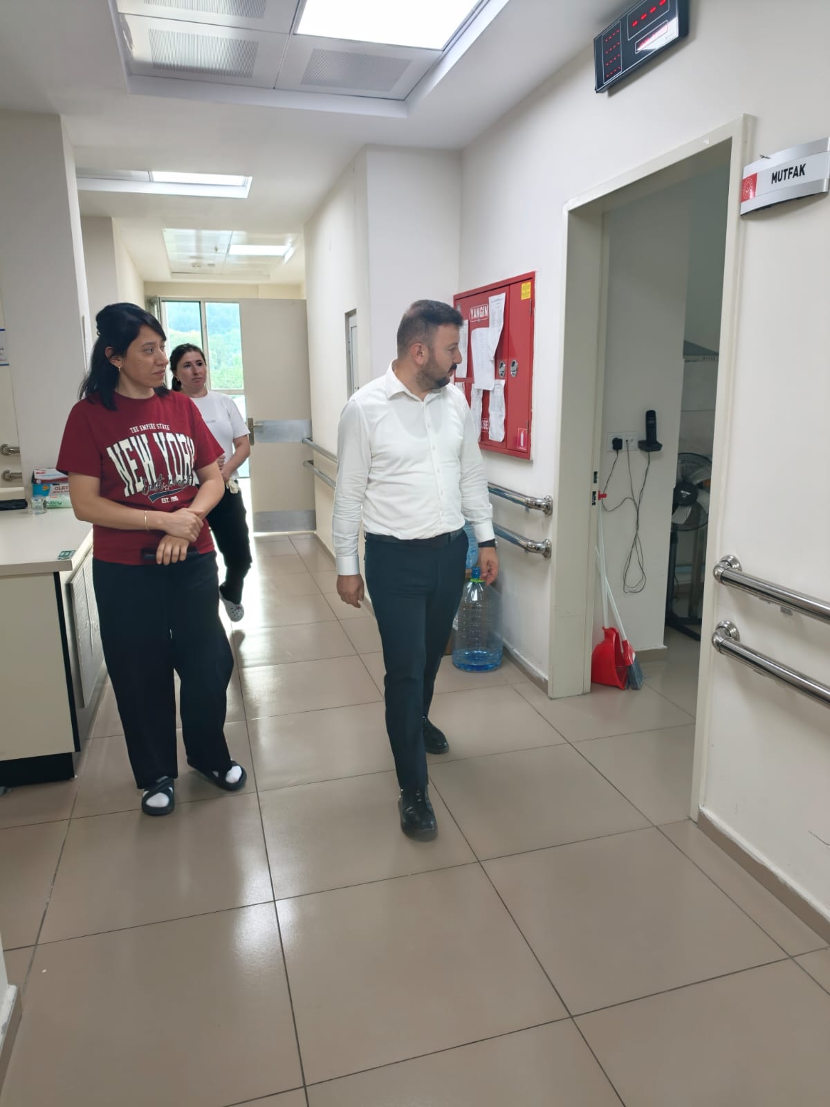 Müdürlüğümüze bağlı İzmirlioğlu Huzurevi, Devrek Huzurevi Yaşlı Bakım ve Rehabilitasyon Merkezi ile Devrek Engelsiz Yaşam Bakım Rehabilitasyon ve Aile Danışma Merkezi ziyaret edilmiştir.