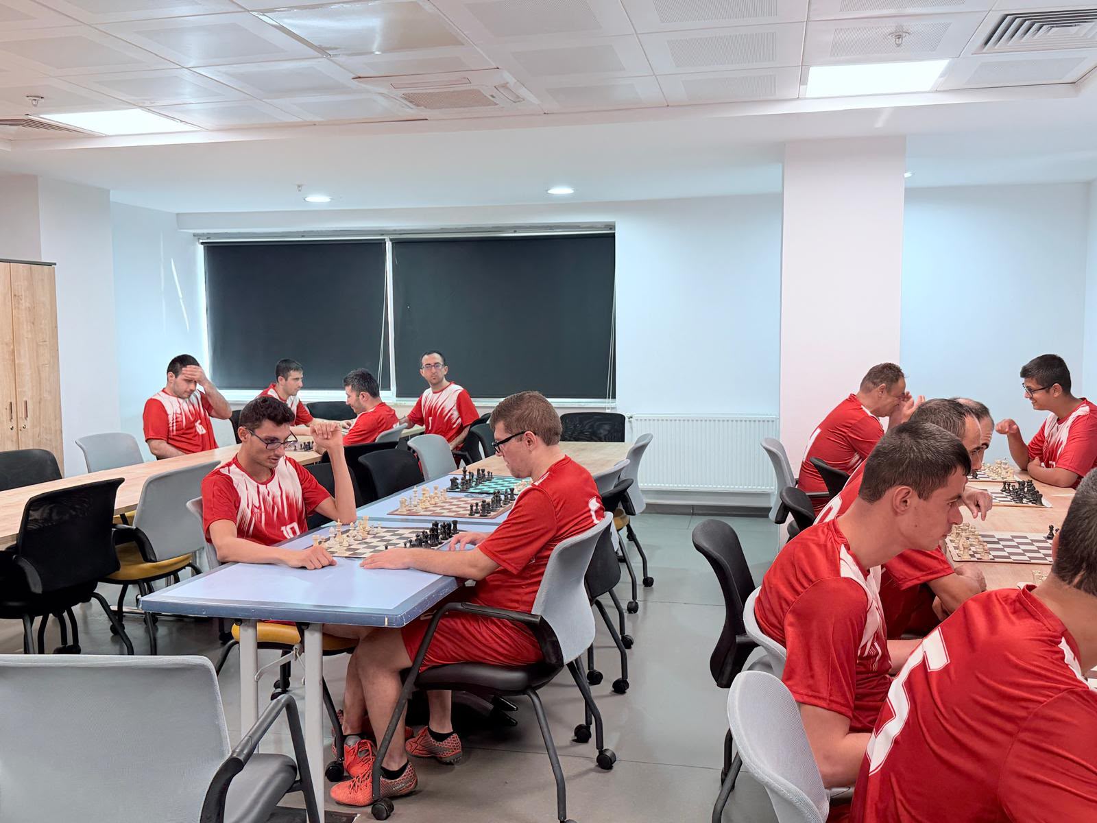  Engelsiz Yaşam Merkezi Bireyleri İçin Satranç ve Futbol Turnuvası Düzenlendi