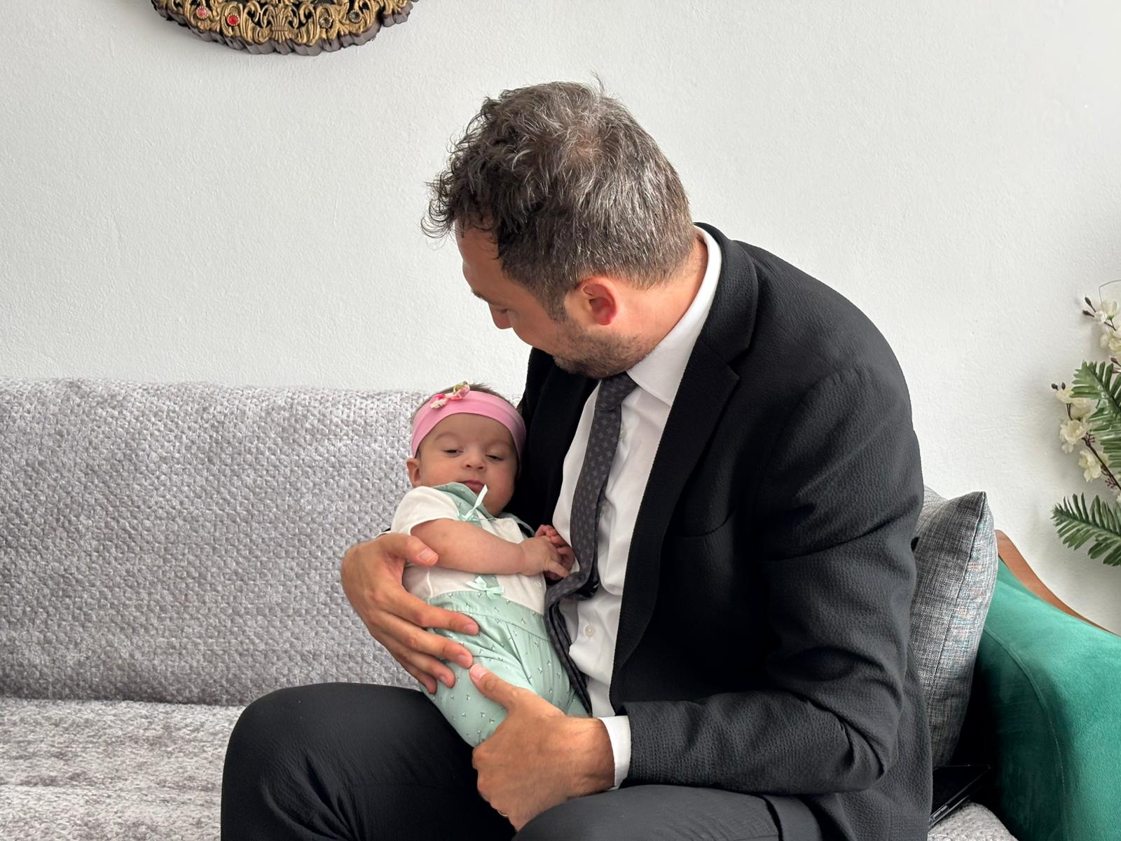İl Müdürümüz Çetin Tutaş’tan 3. Bebek Sevinci Yaşayan Aileye Ziyaret