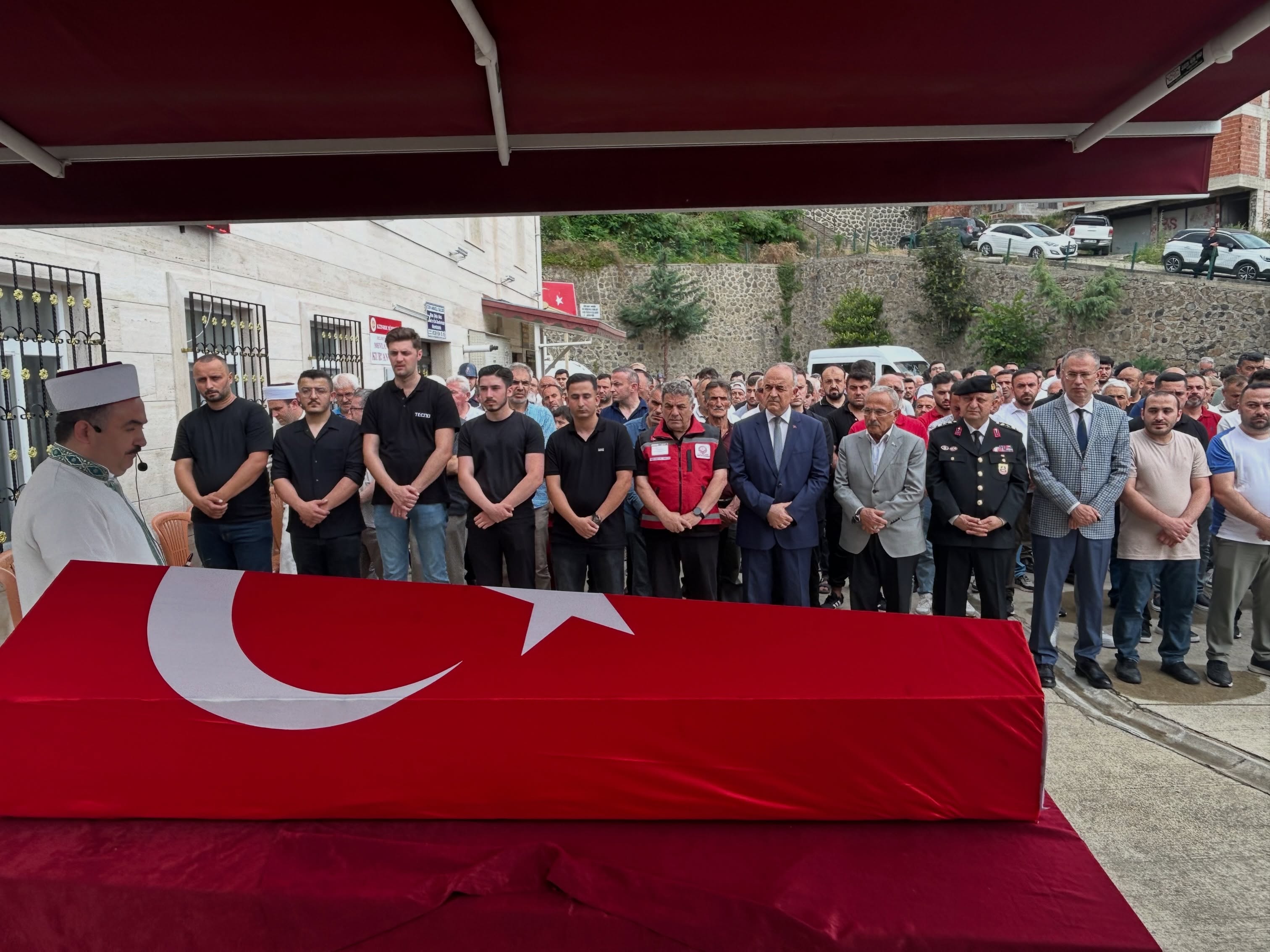 Kıbrıs Gazimiz Ahmet Özkan Askerî Törenle Ebediyete Uğurlandı