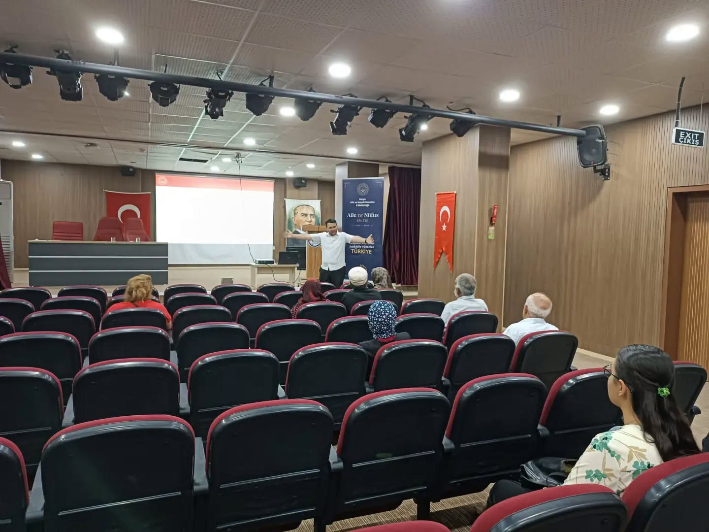 Yunak’ta Engelli Bireylerimizin Ailelerine Yönelik Bilgilendirme Toplantısı Gerçekleştirildi
