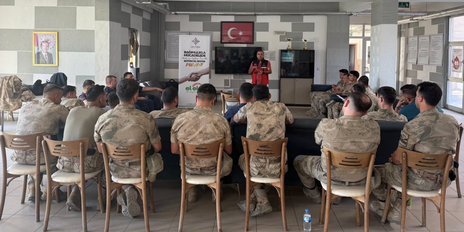 Batman Modeli İlçelerde Jandarma Personeliyle Buluştu 