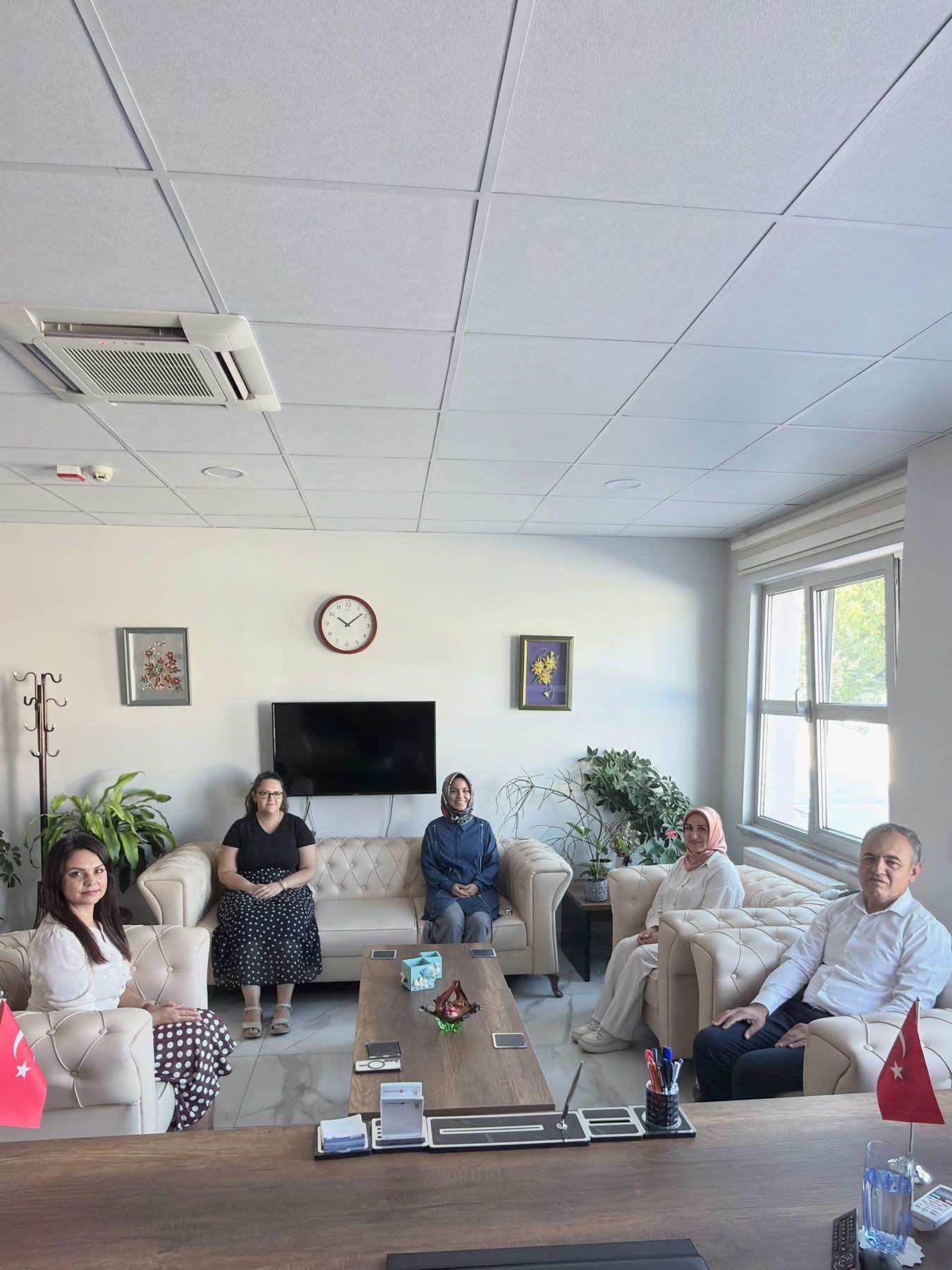 İl Müdürümüzden Burdur İhtisaslaşmış Çocuk Evleri Sitesi Müdürlüğü,ne ziyaret.