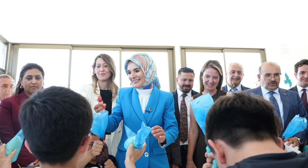 Bakanımız Göktaş, KALBEN Çocuk Köyü’nü ziyaret etti, devlet himayesindeki çocuklarla atölye çalışmalarına katıldı