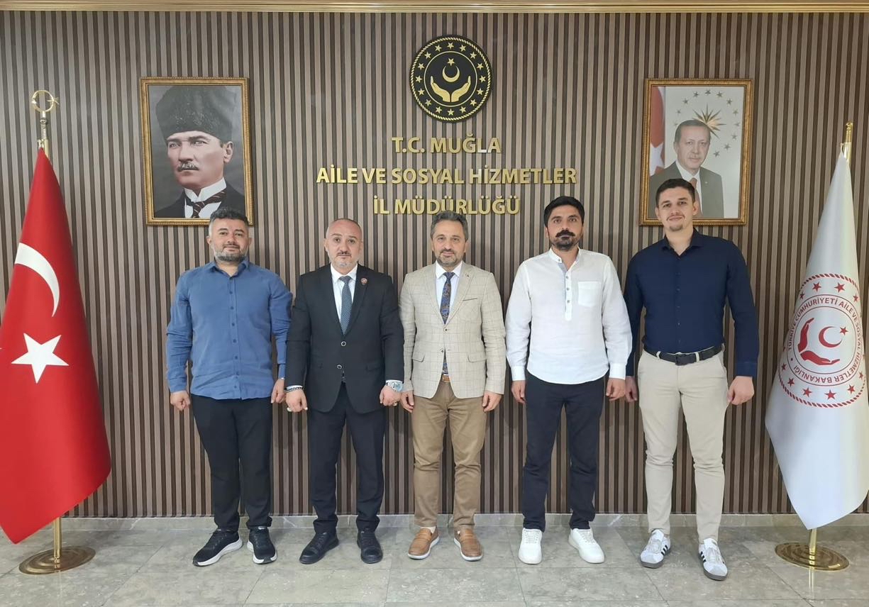 Şehit Gazi Birlik-Sen Muğla İl Başkanı Alpaslan ŞAHİN, Şehit Gazi Birlik-Sen Muğla İl Başkan Yardımcısı Emrullah DEMİR, Şehit Gazi Birlik-Sen Tarım Kolu İl Başkanı Samet KOCATEPE ve Şehit Gazi Birlik-Sen üyesi Emre EKİNCİ, İl Müdürümüz Mahmut SELÇUK’u ziyaret etti.