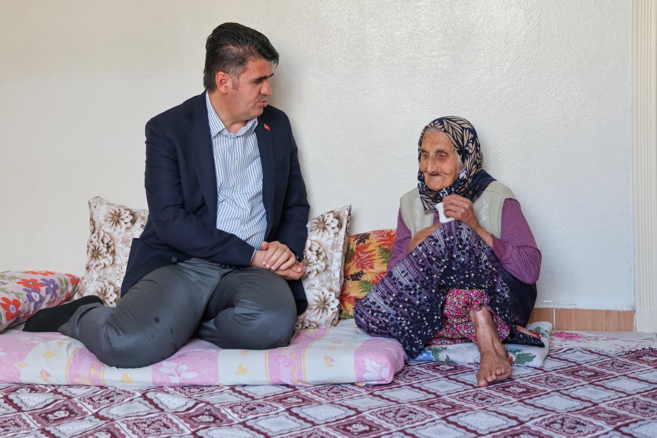 Valimiz Sayın Ömer KALAYLI’dan 100 Yaşındaki Fidan Teyzemize Anlamlı Ziyaret