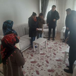 Psikososyal Destek Ekiplerimiz Bahçesaray ilçesi Narlıca Bölgesinde Çığ Düşmesi Nedeniyle Etkilenen Vatandaşlarımıza Psikososyal  Destek Çalışmasına devam ediyor - fotoğraf 4