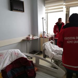Psikososyal Destek Ekiplerimiz Bahçesaray ilçesi Narlıca Bölgesinde Çığ Düşmesi Nedeniyle Etkilenen Vatandaşlarımıza Psikososyal  Destek Çalışmasına devam ediyor - fotoğraf 5