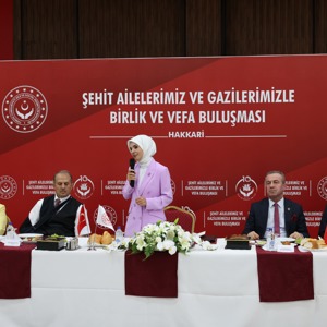 Bakanımız Mahinur Özdemir Göktaş, Hakkari’de şehit aileleri ve gazilerle vefa buluşmasında bir araya geldi - fotoğraf 7