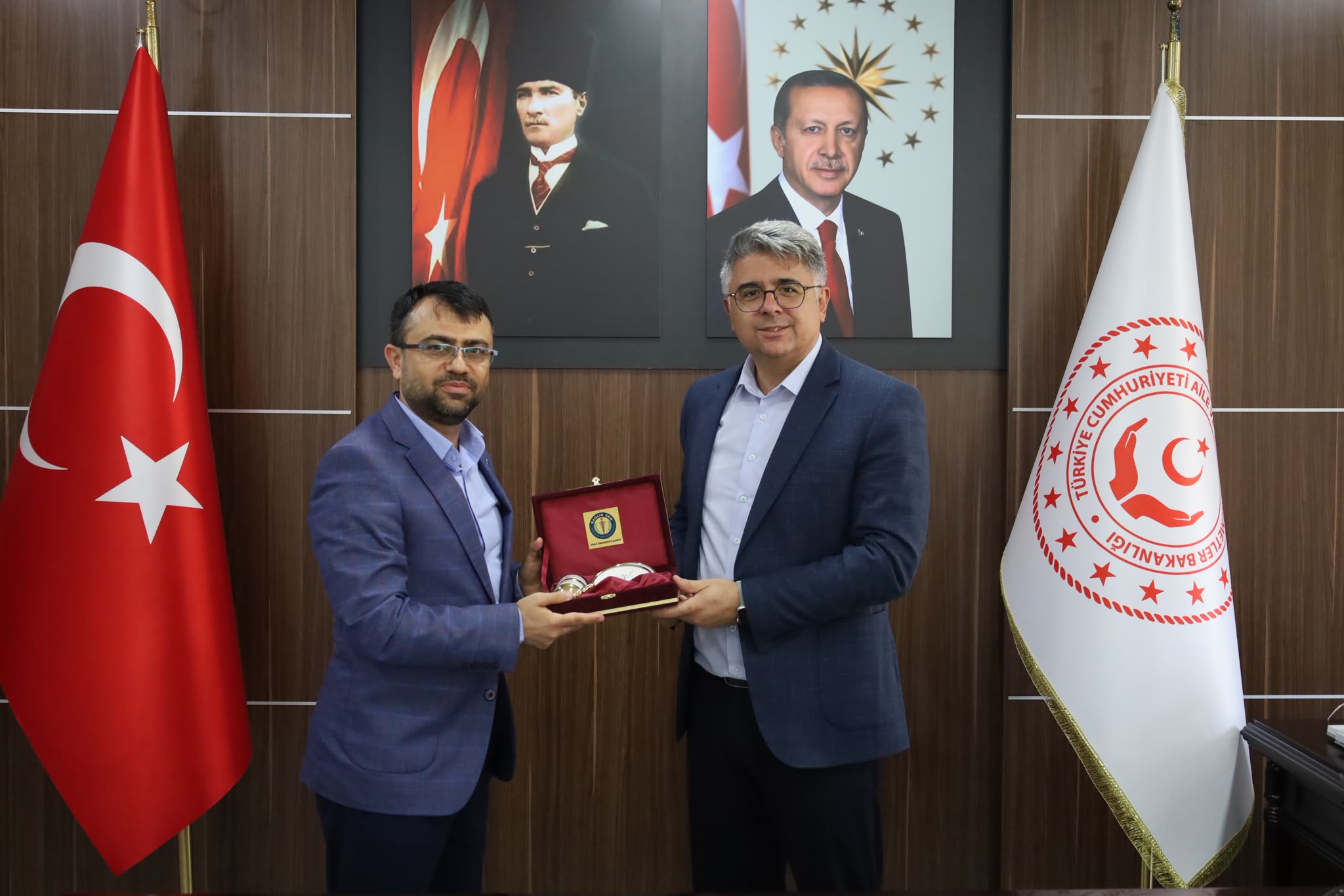 Sağlık-Sen Üniversite Şube Başkanı Erhan Arslan, İl Müdürümüz Özgür Kırmızıtaş’ı Ziyaret Etti