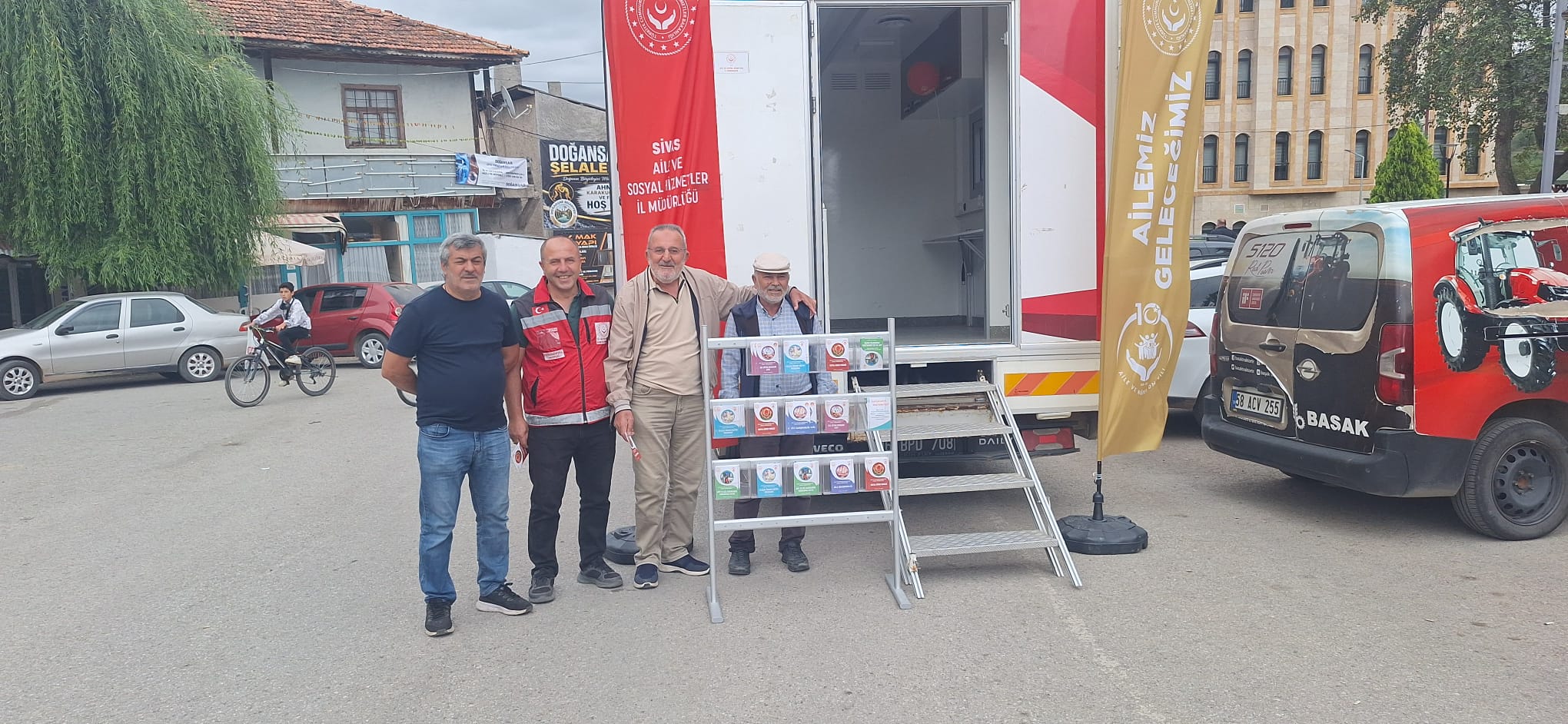 Müdürlüğümüzce yürütülen çalışmalar kapsamında Mobil Sosyal Hizmet Aracımızın Bugünkü Durağı Doğanşar İlçemiz Oldu