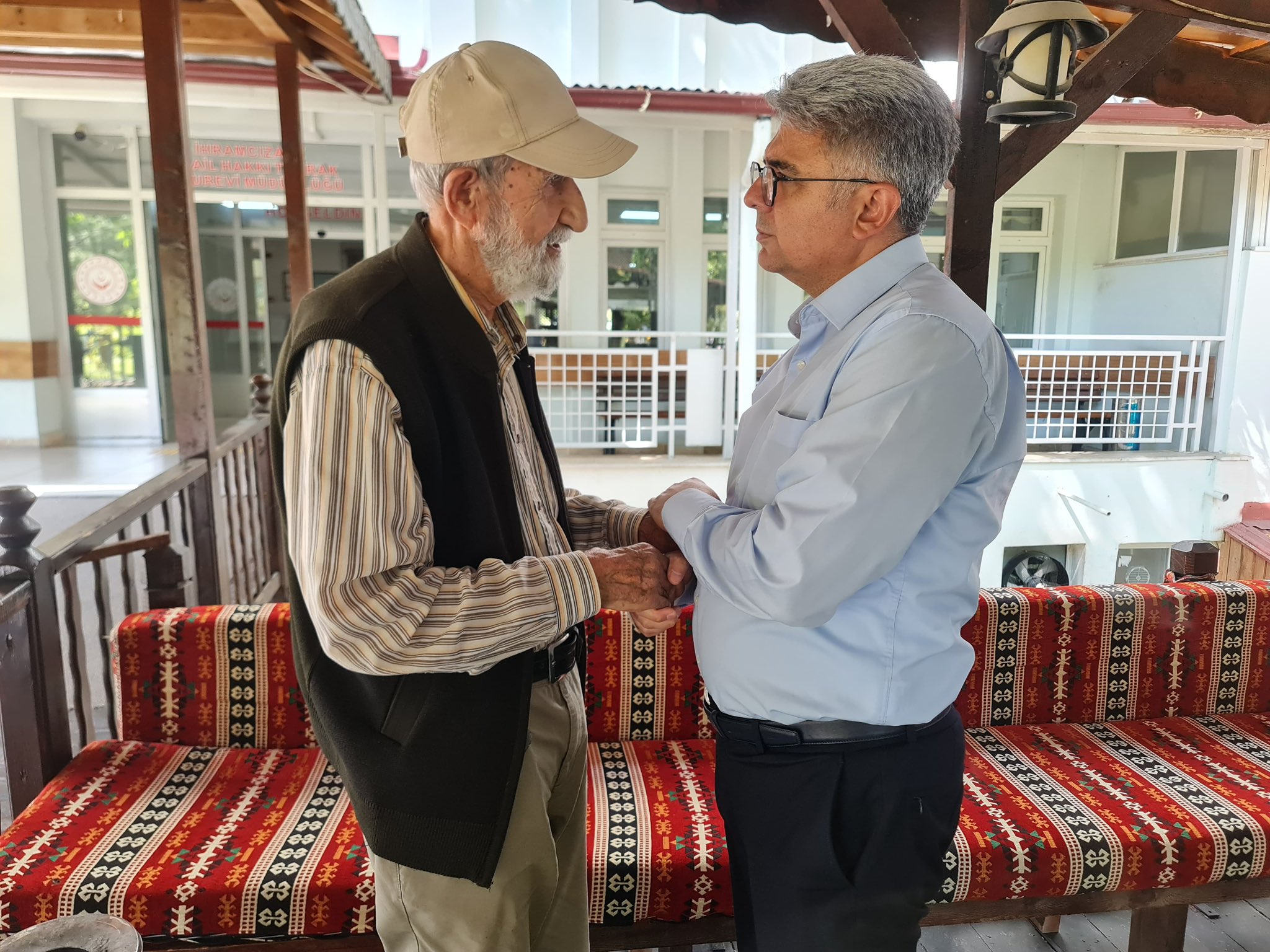 İl Müdürümüz Özgür Kırmızıtaş, İhramcızade İsmail Hakkı Toprak Huzurevi Müdürlüğünü Ziyaret Etti