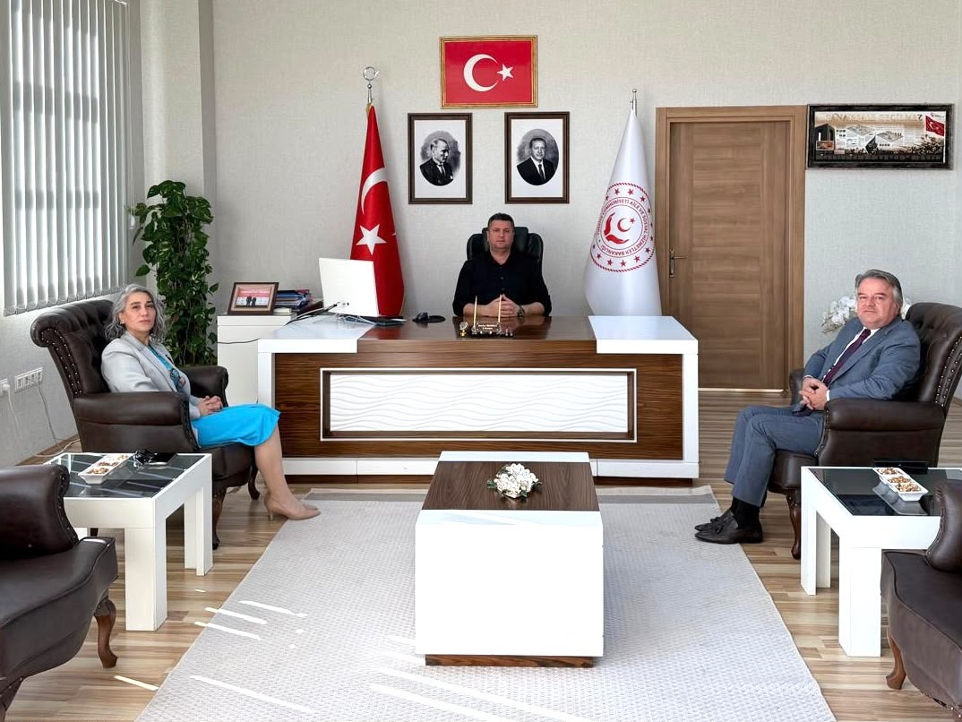 Elazığ Kent Konseyi Başkanı ve Basın ve Medya Cemiyeti Başkanı Sayın Nafiz KOCA ile Elazığ Kent Konseyi Kadın Meclisi Başkanı Prof. Dr. Sayın Canan Aksu CANBAY, İl Müdürlüğümüze Ziyarette Bulundu.