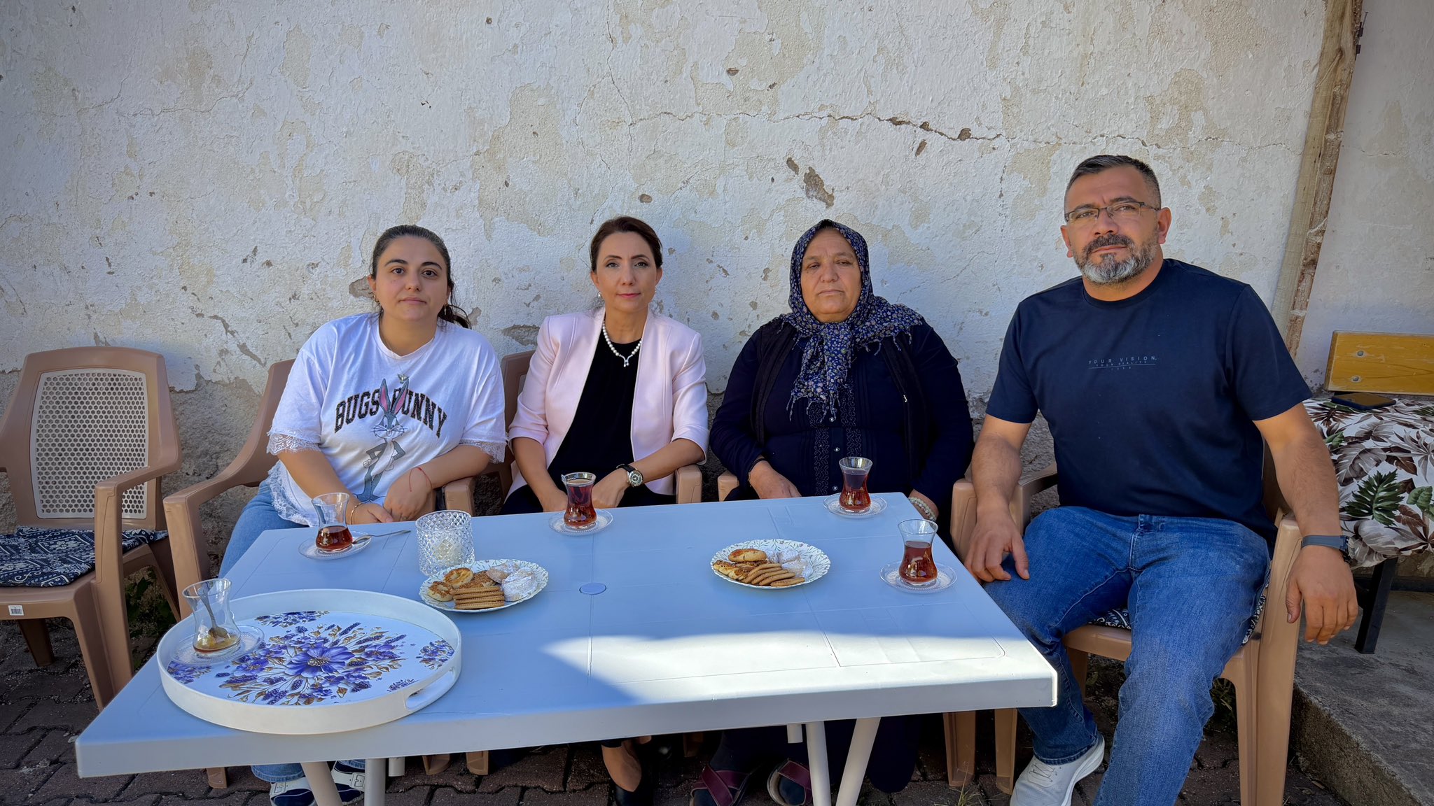 İl Müdürümüz Arzu Çıngır, Felahiye İlçesinde İkamet Eden Şehidimiz Bekir Erciyes’in Annesi Ayşe Erciyes’i Evinde Ziyaret Etti.
