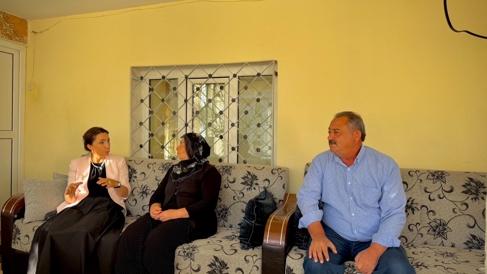 İl Müdürümüz Arzu Çıngır, Felahiye İlçesinde İkamet Eden Şehidimiz Bekir YEŞİLYURT’un Kıymetli Annesi Zayime YEŞİLYURT ve Babası Ali YEŞİLYURT’u Evlerinde Ziyaret Etti