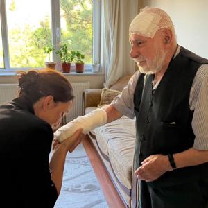 İl Müdürümüz Sayın Arzu ÇINGIR, 94 Yaşındaki Kore Gazimiz Sayın Nurettin YEGÜL’e Geçirdiği Rahatsızlık Sonucu Geçmiş Olsun Ziyaretinde Bulundu - fotoğraf 1