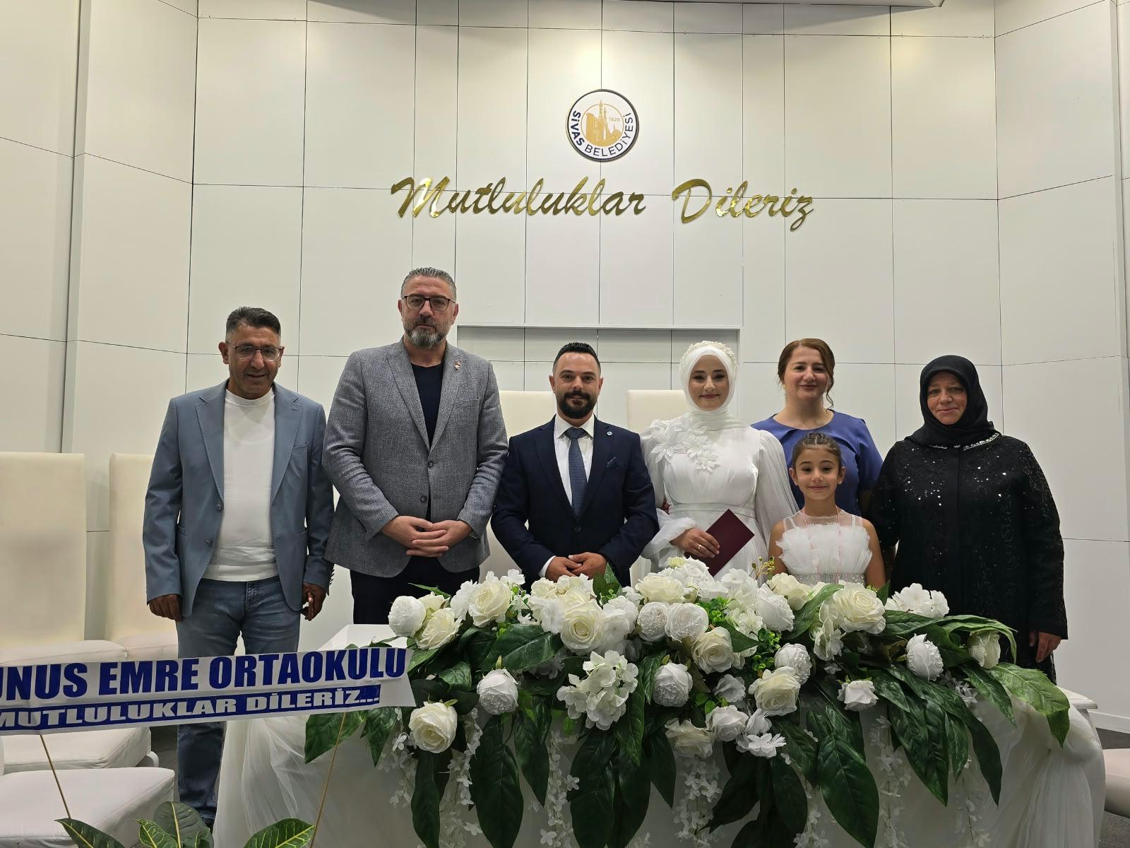  İl Müdür Yardımcımız Fatih Deveci, Aziz Şehidimiz Emin Alacahan’ın Kıymetli Kızı Şehide Alacahan’ın Nikâh Merasimine Katılarak Nikâh Şahitliğini Gerçekleştirdi