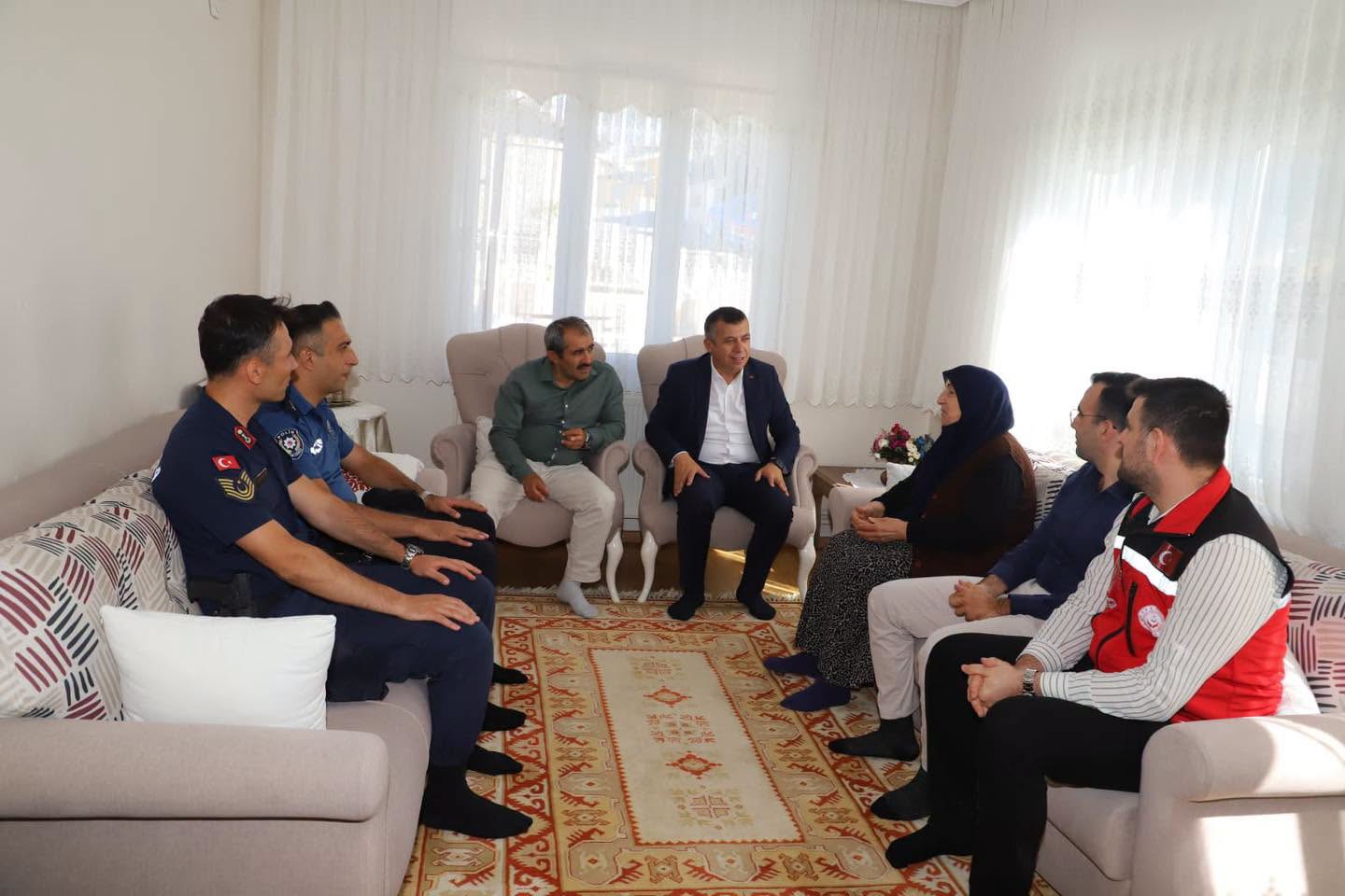 Demirci’de Gazi ve Gazi Yakınları Hanelerinde Ziyaret Edildi