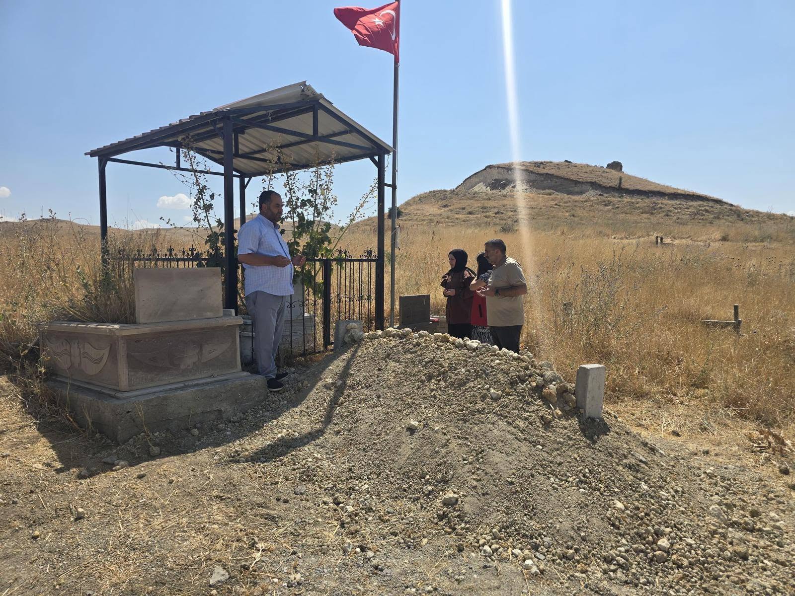 Şehidimiz Ahmet Turan’ın Ailesi ve Kabri Ziyaret Edildi