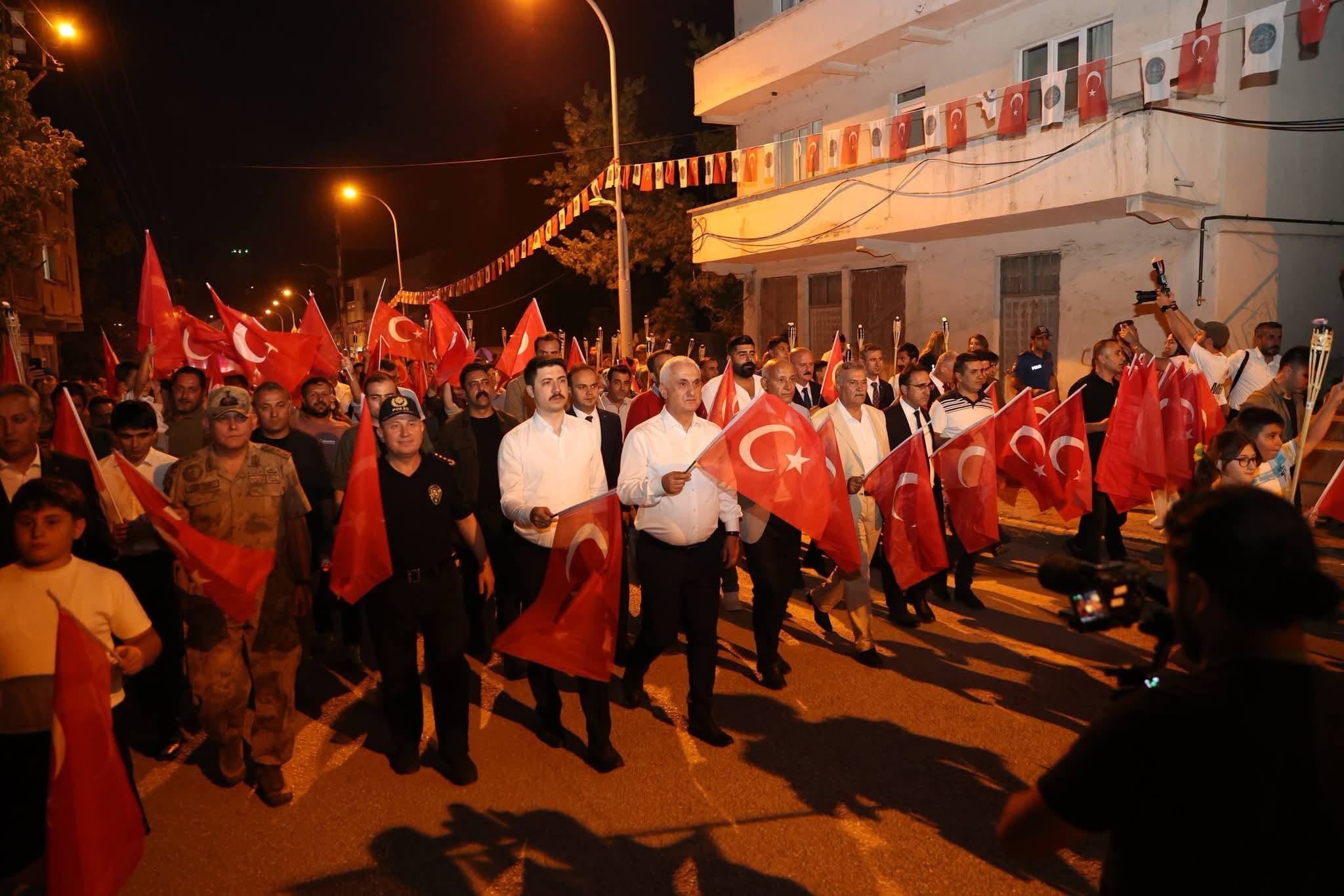  Malazgirt’te 1071 Ruhu Sokaklara Taştı!